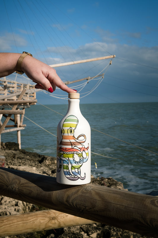 Frantoio Muraglia, Oktopus Pop Art Keramikgefäß mit Nativem Olivenöl Extra, 500ml, mittelfruchtiger Essenz
