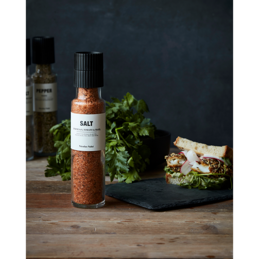 Nicolas Vahé Meersalz mit Parmesan, Tomate und Basilikum | Salz- und Kräutermühle aus Glas | Dänisches Design mit Gourmet-Twist